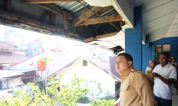 Appi Sidak SMPN 53: Infrastruktur Buruk, Siap Tambah Ruang Kelas
