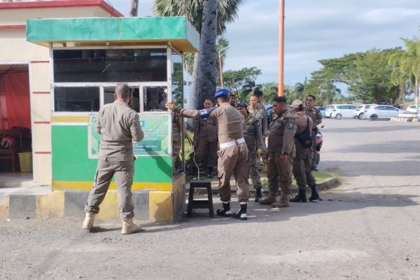 Kontrak Berakhir, Lahan Parkir CV Ahnaf di RSUD Jeneponto Dibongkar Paksa Satpol PP