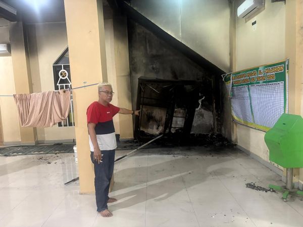 Masjid di Biringkanaya Dibakar Orang Tak Dikenal, Aksi Terekam CCTV