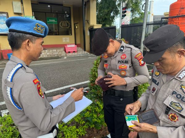 Propam Polres Maros Gelar Gaktiplin, Periksa Kelengkapan Personil dan Kendaraan Dinas