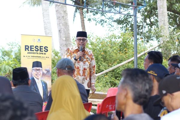 Taufan Pawe Sapa Panrita Lopi di Bulukumba, Tegaskan Komitmen Jaga Warisan Maritim