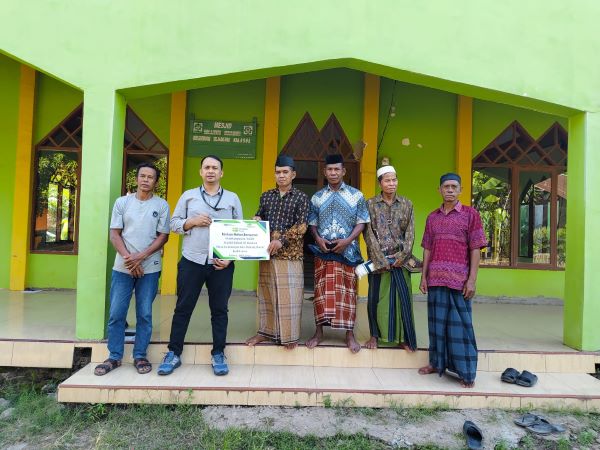 Pegadaian Makassar Salurkan Bantuan Rp30 Juta untuk Pembangunan Toilet Masjid di Bontoa
