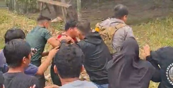 Aksi Heroik Polisi di Mamuju Amankan Pelaku Pembunuhan dari Amukan Massa