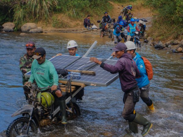 Melalui Inovasi SuperSUN, PLN Nyalakan Harapan Kemerdekaan di Kecamatan Seko