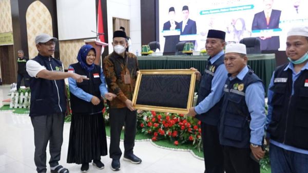 Kloter 10 Asal Majene Tiba di Makassar, Bawa Kain Penutup Ka’bah
