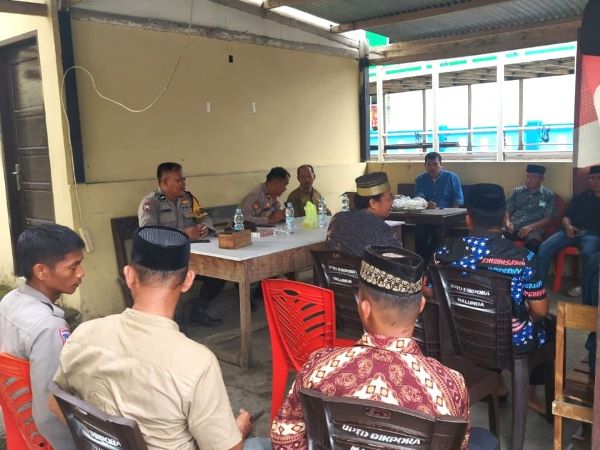 Polsek Malunda Mediasi Kasus Penganiayaan, Pelaku Dikenakan Sanksi Adat