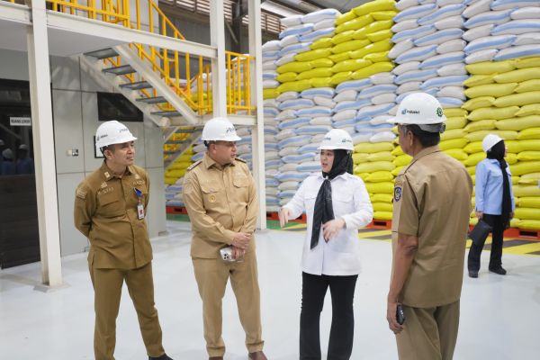 Stok Beras Penuh, DPR RI Soroti Kapasitas Pengemasan Bulog Makassar