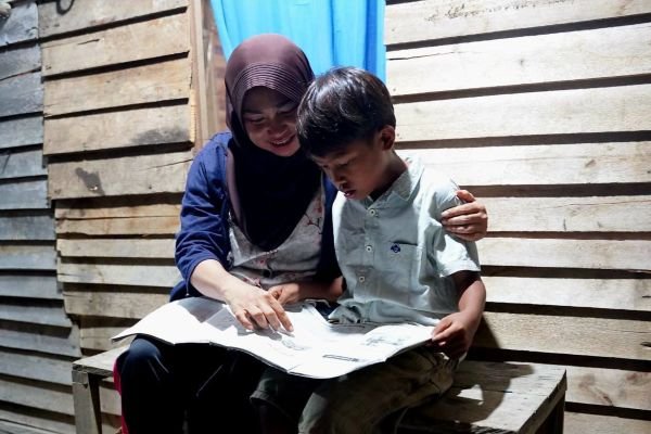 Kado HUT RI, PLN Salurkan Bantuan Pasang Listrik Gratis 2.821 Keluarga Prasejahtera