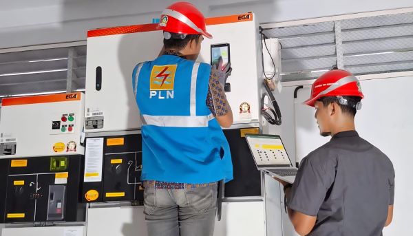 Tekan Emisi dan Biaya, PLN Suplai Listrik 949 kVA ke Galangan Kapal Barru