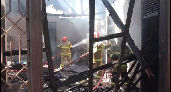 Rumah Lansia di Jalan Mappaoddang Makassar Hangus Terbakar