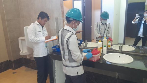 Jelang Keberangkatan Jemaah, Balai Labkesmas Makassar Lakukan Pemeriksaan Lingkungan di Asrama Haji