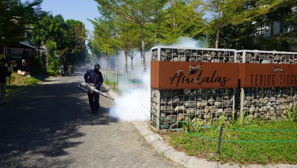 Bukit Baruga Lakukan Fogging, Tegaskan Komitmen Hunian Sehat dan Nyaman