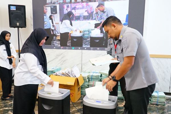 Kanwil Kemenkum Sulsel Musnahkan 5.248 Berkas Arsip untuk Efisiensi Ruang dan Anggaran