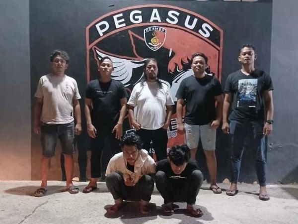 Modus Penipuan Top Up Dana, 2 Pria di Jeneponto Dibekuk Polisi