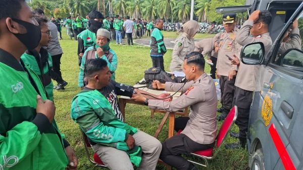 Ojol hingga Warga Sulbar Nikmati Layanan Kesehatan Gratis dari Polda, Gubernur Beri Apresiasi