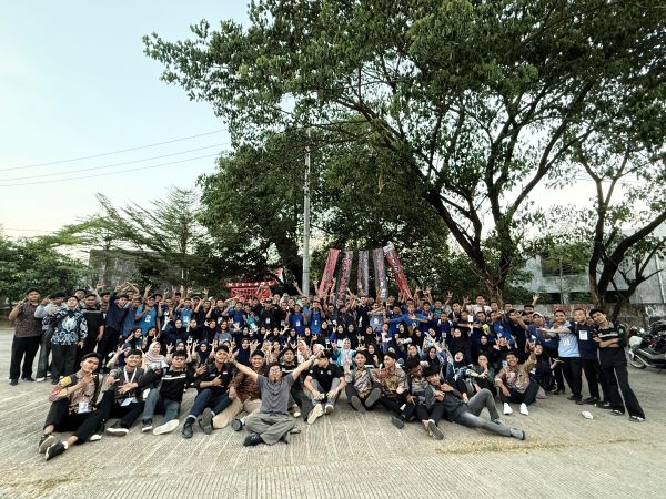 Potensial Politeknik Bosowa 2025 Ditutup Meriah, Mahasiswa Hujan Hadiah hingga Nyanyi Bareng!