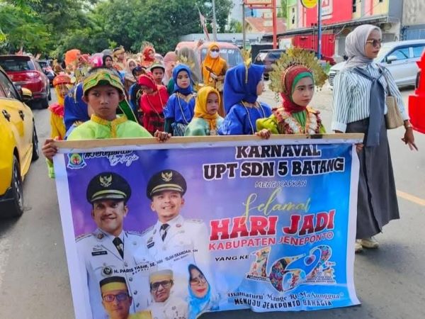 Hari Jadi Jeneponto ke-162, Ratusan OPD dan Pelajar Ikuti Karnaval Budaya