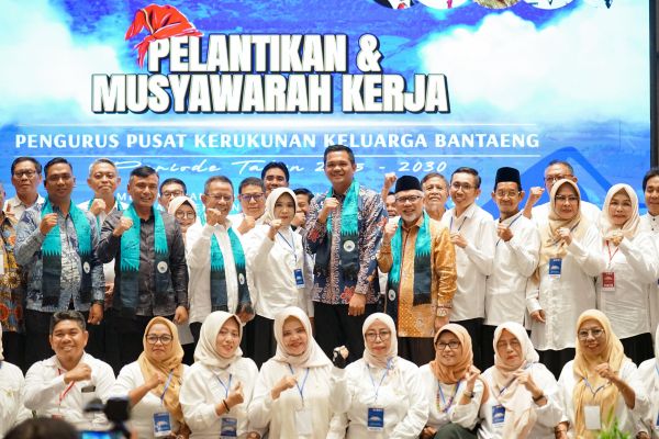 Bupati Bantaeng Lantik Pengurus Kerukunan Keluarga Bantaeng di Makassar
