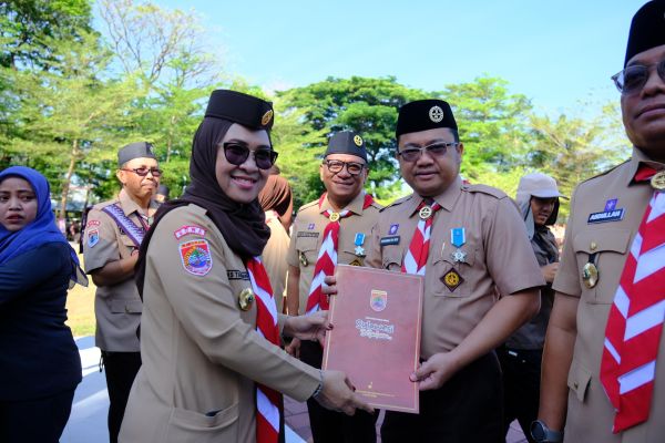 Wabup Gowa Terima Tanda Penghargaan Lencana Pancawarsa II