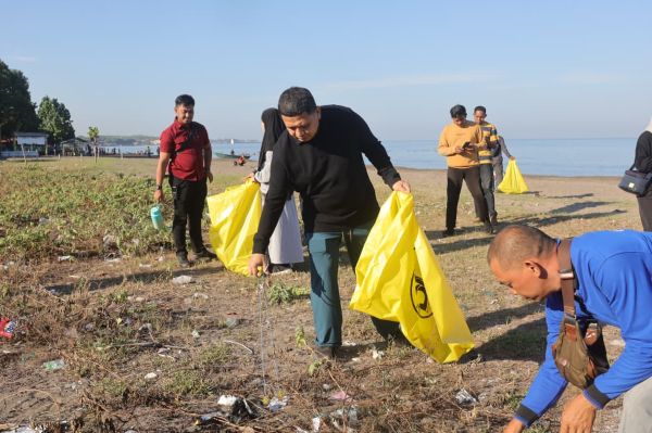 World Cleanup Day 2025: Makassar Fokus Bersihkan Pesisir Pantai