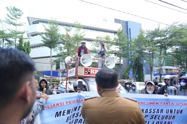 Geruduk Balai Kota, Pedagang Losari Minta Kepastian Nasib Pasca Penertiban