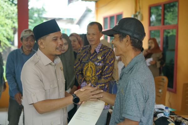 Pemkab Jeneponto Salurkan Sertifikat Redistribusi Tanah untuk Warga Kelurahan Tolo