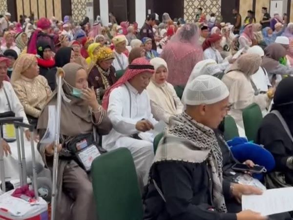 Ratusan Jamaah Haji Asal Bantaeng Dijemput Bupati di Bandara Sultan Hasanuddin