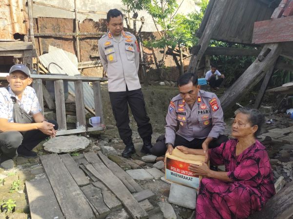 Merasa Prihatin, Kapolres Jeneponto Kunjungi Korban Rumah Roboh di Bontosunggu