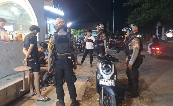 Cegah Gangguan Kriminalitas, Personel Samapta Polres Jeneponto Lakukan Patroli Biru