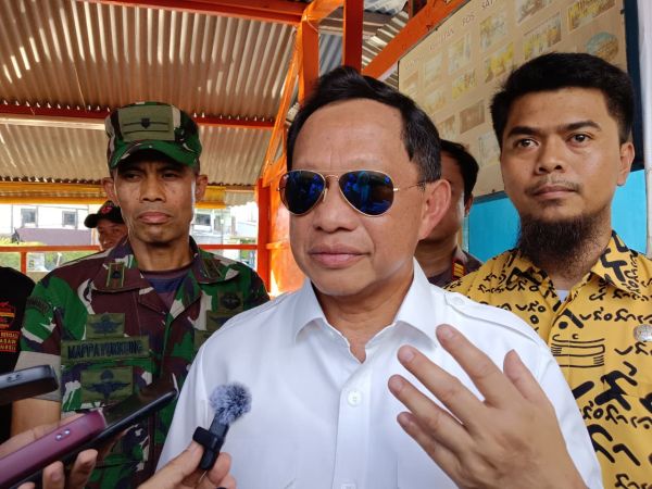 Mendagri Tito Dorong Siskamling dan Pos Ronda Jadi Garda Keamanan Warga