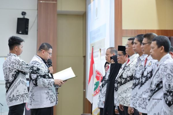 Pengukuhan PGRI Makassar, Appi Ingatkan Guru Jaga Integritas