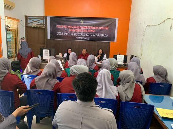Warga Maccini Gusung Antusias Ikuti Penyuluhan Hukum