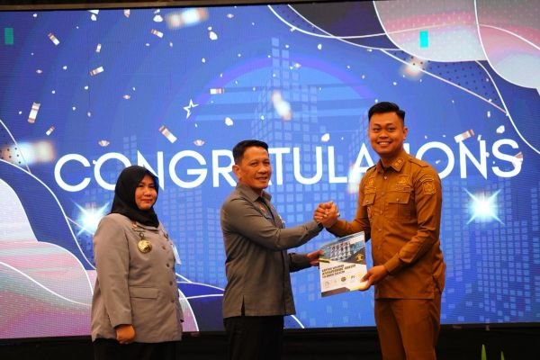 Desa Jadi Ujung Tombak Akses Keadilan, Kemenkum Sulsel Serahkan STR Posbakum
