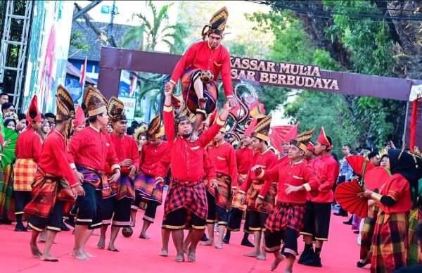 Karnaval Spektakuler dan Ritual Adat Warnai Bulan Budaya Makassar 2025