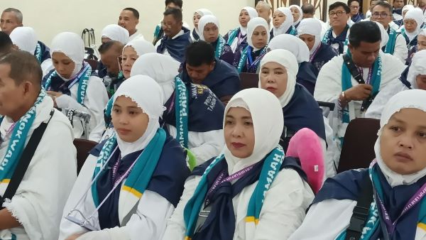 Kloter 25 Embarkasi Makassar Terbang ke Tanah Suci, Satu Jemaah Gagal Berangkat