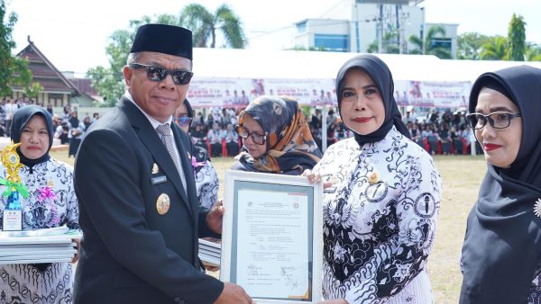 HUT PGRI, Bupati Andi Utta Luncurkan Koperasi Lentera Merah Putih