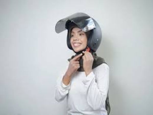 5 Cara Agar Helm Cepat Kering Tanpa Bau dan Aman Digunakan