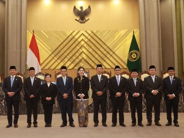 Komposisi Baru Dewan Komisioner OJK Resmi Disumpah, Ini Susunan Lengkapnya