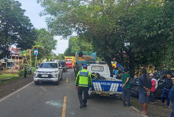 Mobil PN Jeneponto Terlibat Kecelakaan Beruntun di Takalar, Seorang Pelajar Tewas