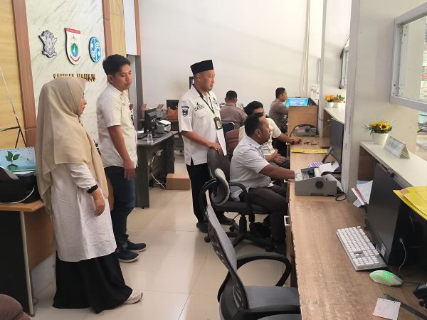 Hari Pertama Kerja Pasca Lebaran, UPTD Mamuju Catat 92 Kendaraan Bayar Pajak