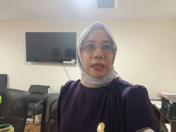 Umiyati Desak Bapenda Lebih Agresif Tindak Penunggak Pajak