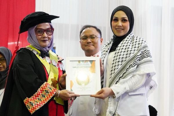 Mahasiswi Asal Palestina Raih Predikat Lulusan Terbaik Profesi Dokter di Unhas