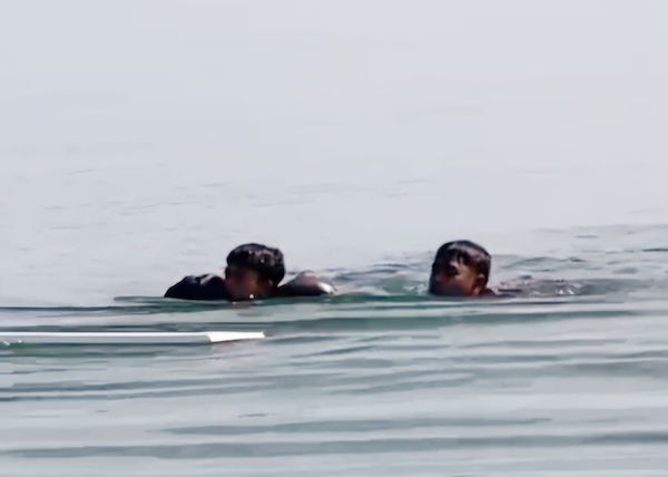 Aksi Heroik TNI AL, Selamatkan Nelayan Terapung dengan Perahu Bocor di Laut Maros