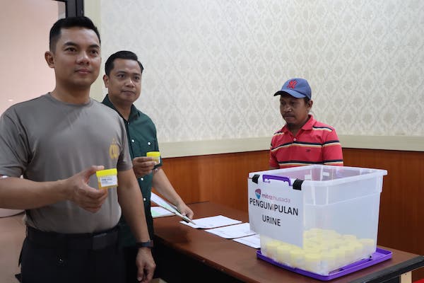 Polres Maros Jalani Pemeriksaan Kesehatan dan Deteksi Dini Narkotika
