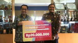 Telkomsel Serahkan Bantuan Pendidikan untuk Mahasiswa Unhas
