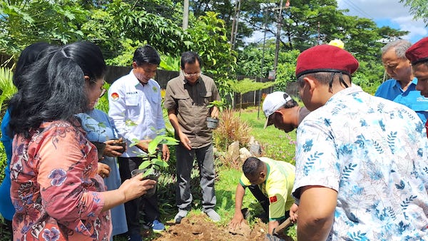 Hari Bumi, Kemenag dan Umat Katolik Tanam Sejuta Pohon Matoa