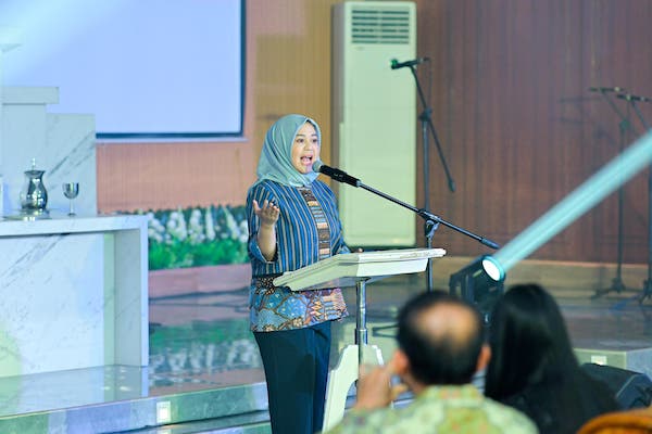 Hadiri Ibadah Akbar, Wagub Sulsel Dorong Pemuda Jadi Pelopor Perdamaian