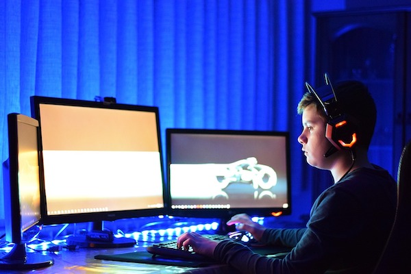 Kecanduan Game Online, Ini Cara Efektif Atasinya!