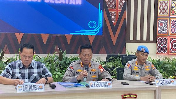 Polisi Pulangkan 37 Penipu Online yang Ditangkap TNI di Sidrap