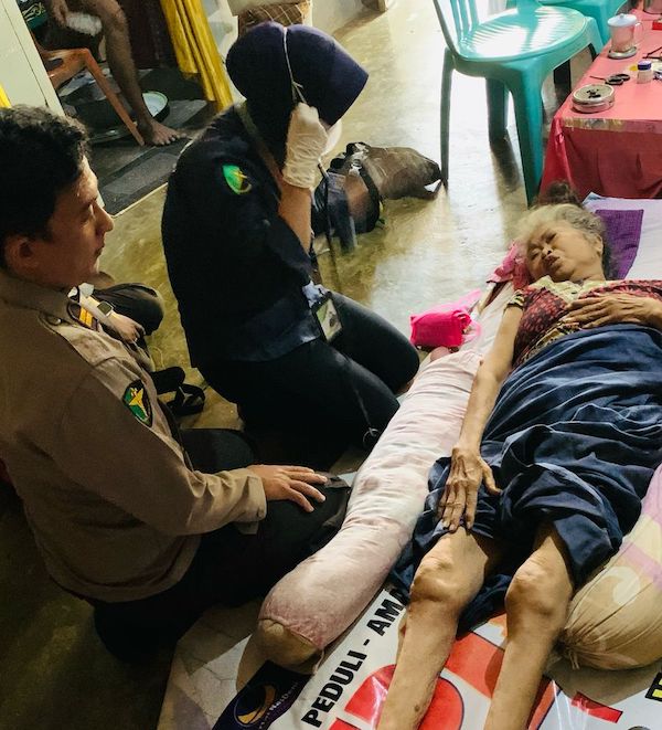 Merasa Iba, Kapolres Jeneponto Instruksikan Tim Medis Periksa Warga Lumpuh